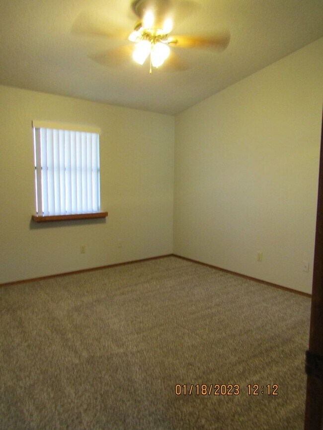 Building Photo - Great Home Located on the Eastside/Sungate...