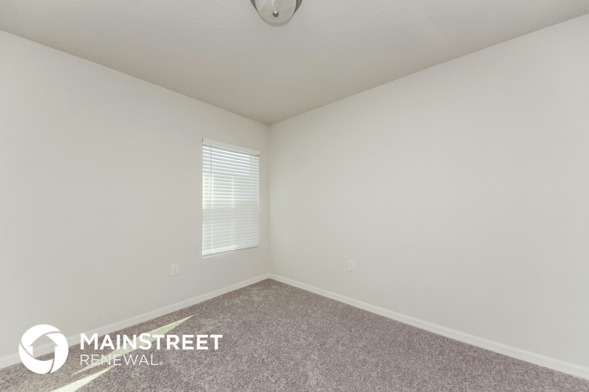 Building Photo - 230 Hyacinth Ct