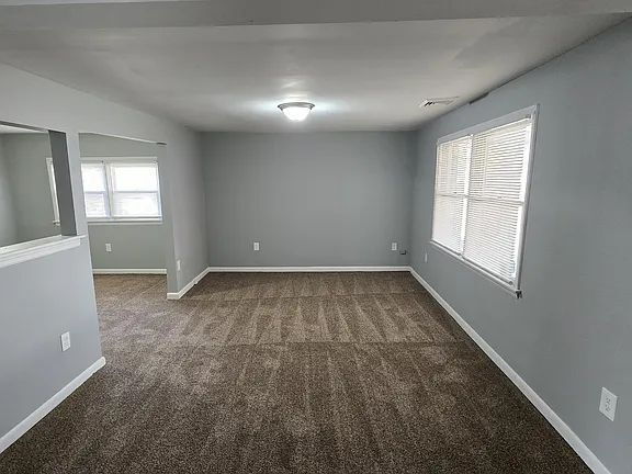Building Photo - 3 bedroom 1.5 bathrooms Rancher.