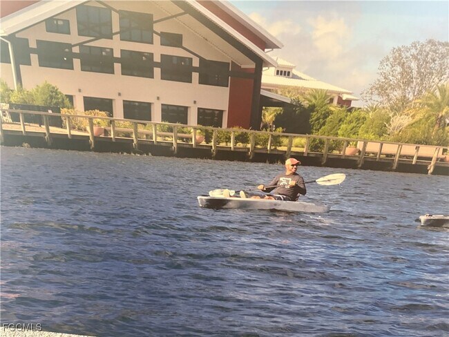 Building Photo - 15285 Grn Acrs Ave