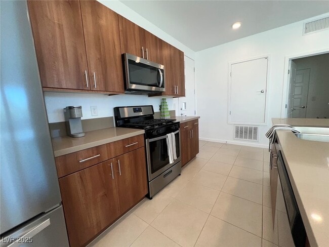 Building Photo - 11237 Rainbow Peak Ave