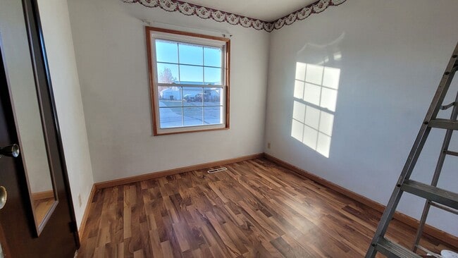 Building Photo - 4 bedroom 2 bath home in great SW location!