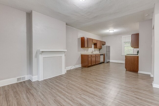 Building Photo - Available August  2026 - Beautiful 2.5 Bedroom, 1 Bath Home in Mt. Washington Area!