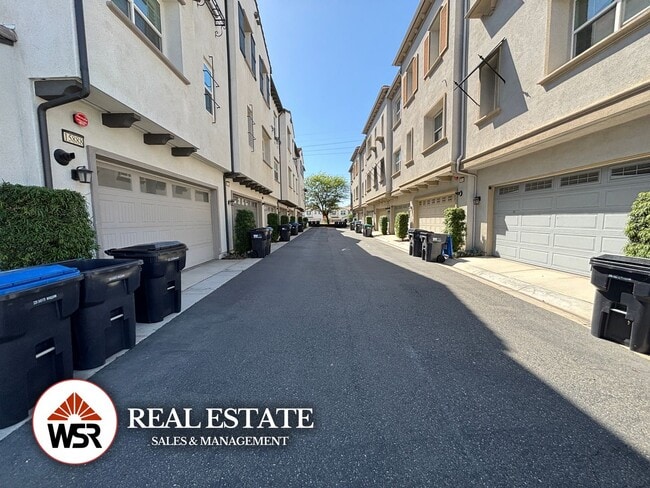 Building Photo - Stunning 4 Bedroom Townhome in the Heart of Chino Hills