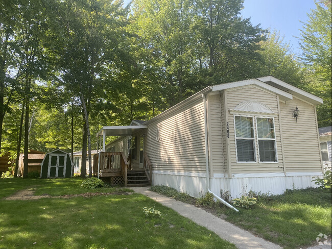 Building Photo - 2406 Beech Dr