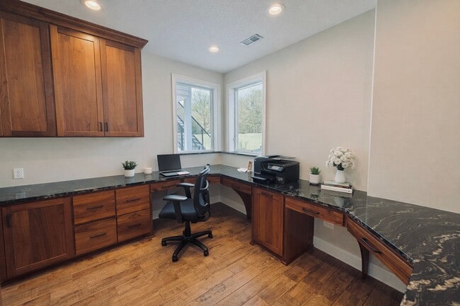 Building Photo - MUST SEE!  Gorgeous - Fully Furnished - New Construction Home in Delano.  No Detail Left To Be De...