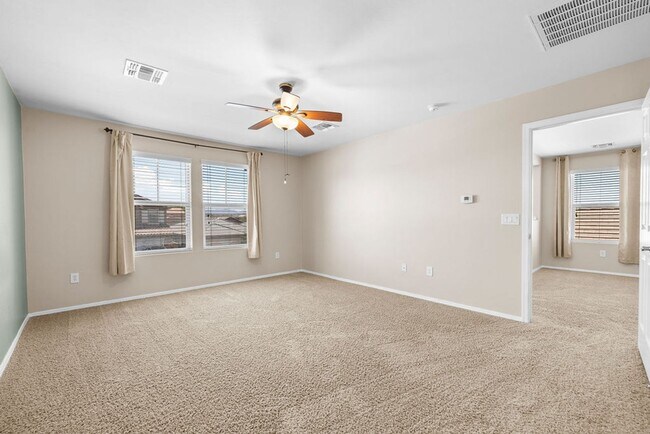 Building Photo - 4 Bedroom Home with Community Pool in Vail...