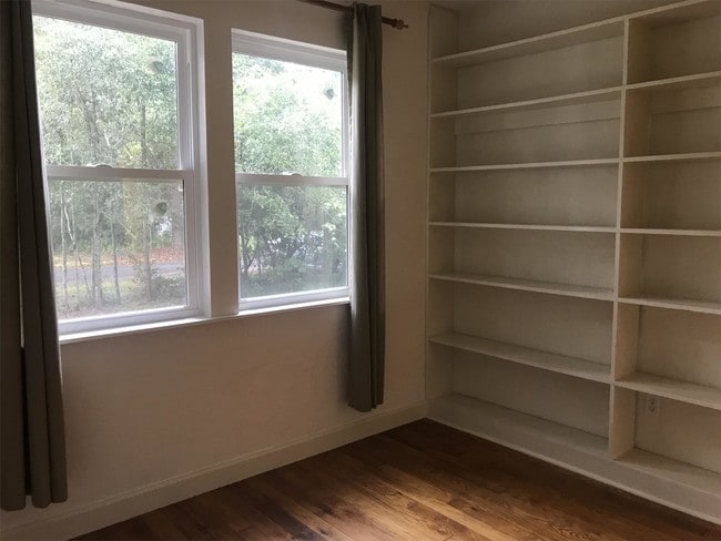 Building Photo - 1005 NE 7 Pl