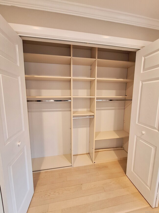 Building Photo - 238 Skyview Dr