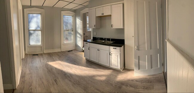 Building Photo - 131 Caledonia St