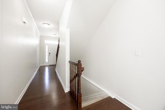 Building Photo - 253 Fairfield Cir W