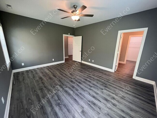 Building Photo - 5322 Roosevelt Rd