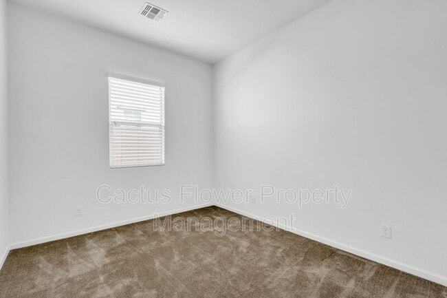 Building Photo - 45 N Iss Dr