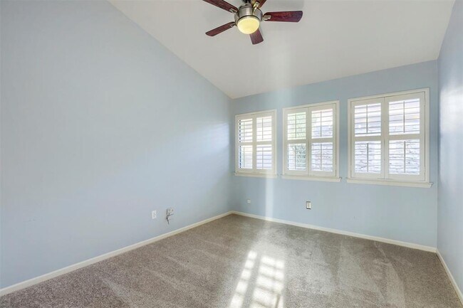 Building Photo - 208 Crescent Bluff