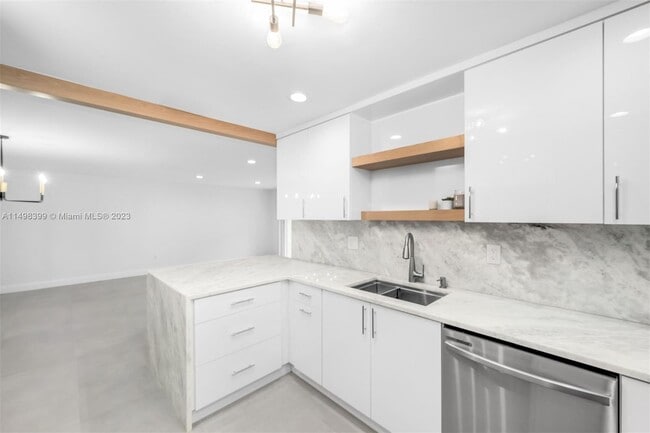 Building Photo - 8228 SW 81st Pl