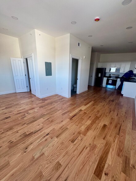 Building Photo - 157 Green St