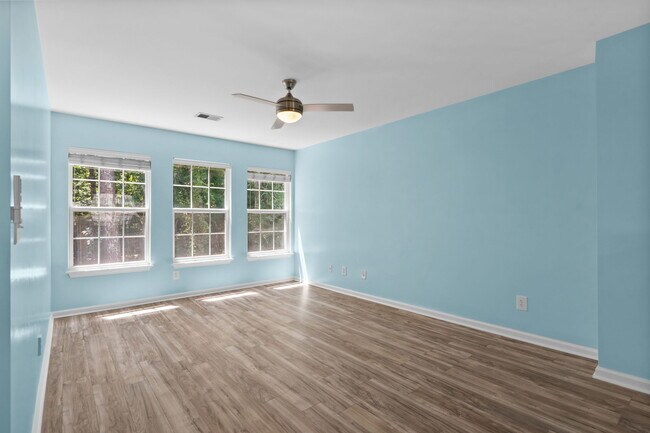 Building Photo - 1096 Harvester Cir