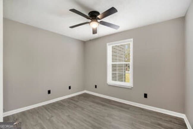 Building Photo - Like New! 2 bedroom 2 bathroom end unit condo! Must see!