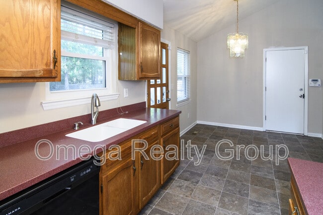 Building Photo - 2404 Glenmore Ct