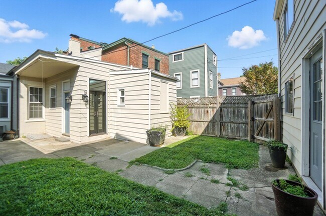 Building Photo - 843 Overton St