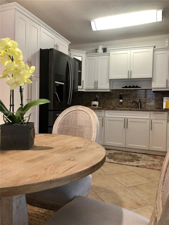 Building Photo - 6450 SW 19th St