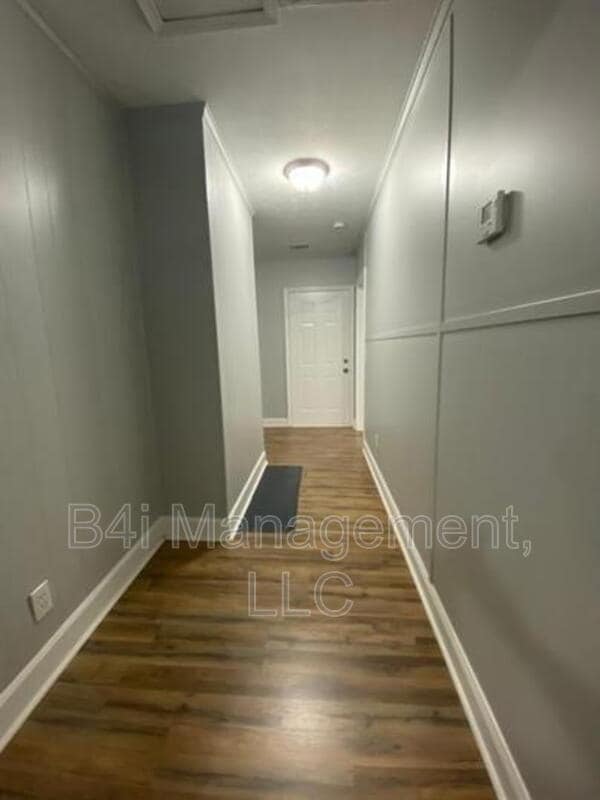 Building Photo - 905 Murphy Ave