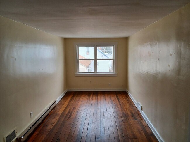 Building Photo - 85 N Kennebec Ave