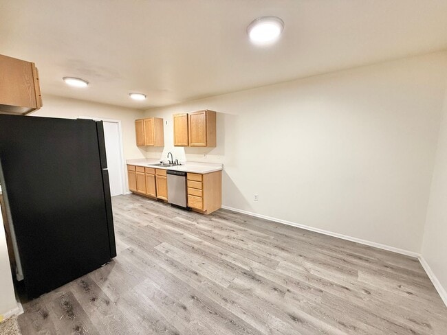 Building Photo - 636 E Clarion Dr