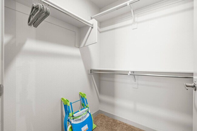 Building Photo - 711 W Broadway Rd