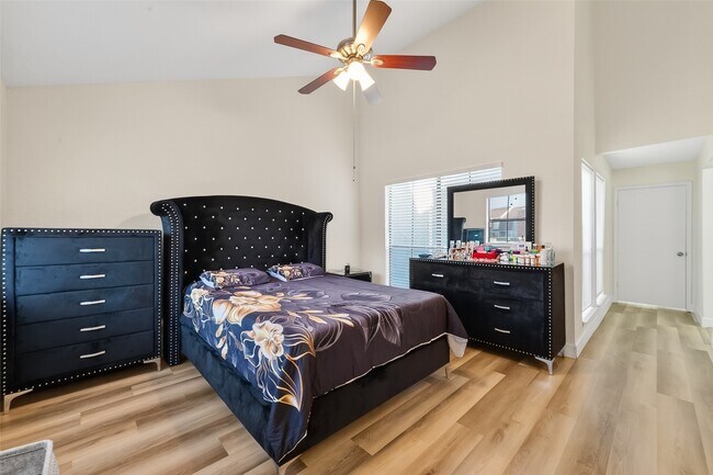 Building Photo - 3200 S Gessner Rd