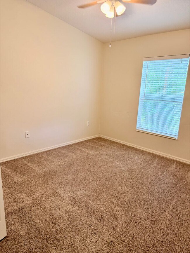 Building Photo - 2509 6th Ct E
