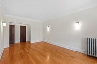 Building Photo - Large One Bedroom in Andersonville