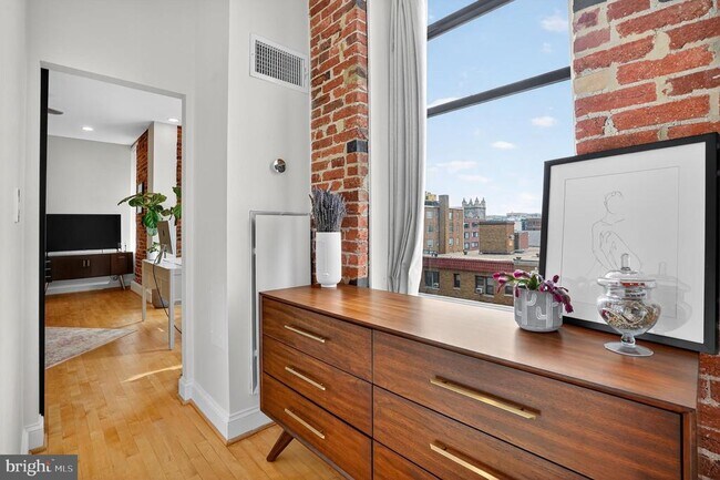 Building Photo - 1615 Q St NW