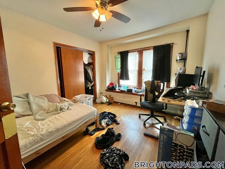 Building Photo - 121 Murdock St