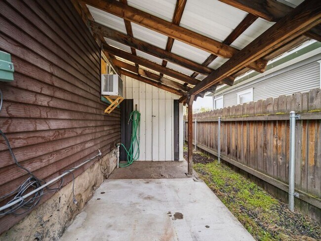 Building Photo - Stunning Updated Home in North Spokane | Bright Interiors, Modern Kitchen & Private Patio