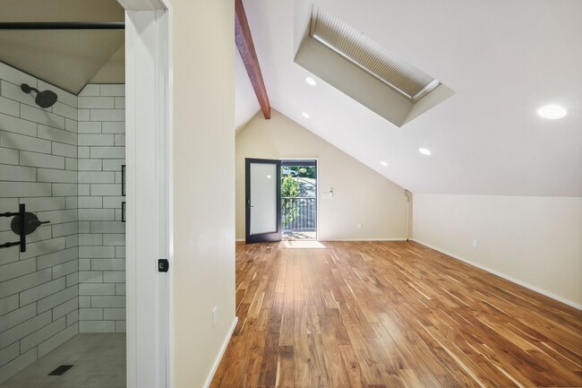 Building Photo - Stunning 3,146 Sq. Ft. Olympia Waterfront ...