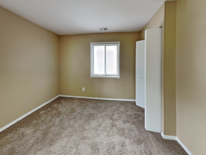 Building Photo - 890 Edgewood Dr