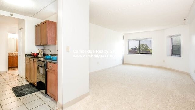 Building Photo - 13 Magazine St