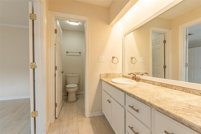 Building Photo - 2435 Heritage Bend Dr