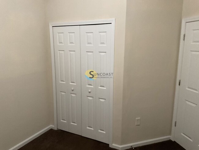 Building Photo - Corner 2BED/2BATH Apt off of Collins!