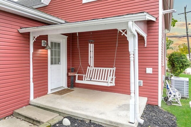 Building Photo - 349 S Chillicothe St