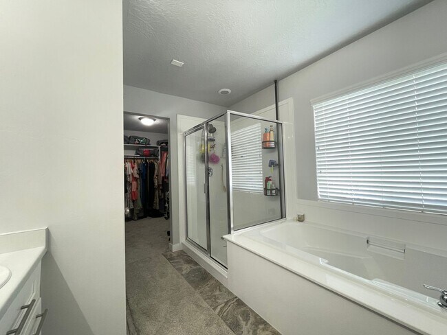 Building Photo - Great Home Now Available!