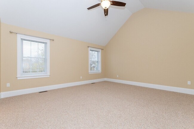 Building Photo - 15 Hialeah Ln