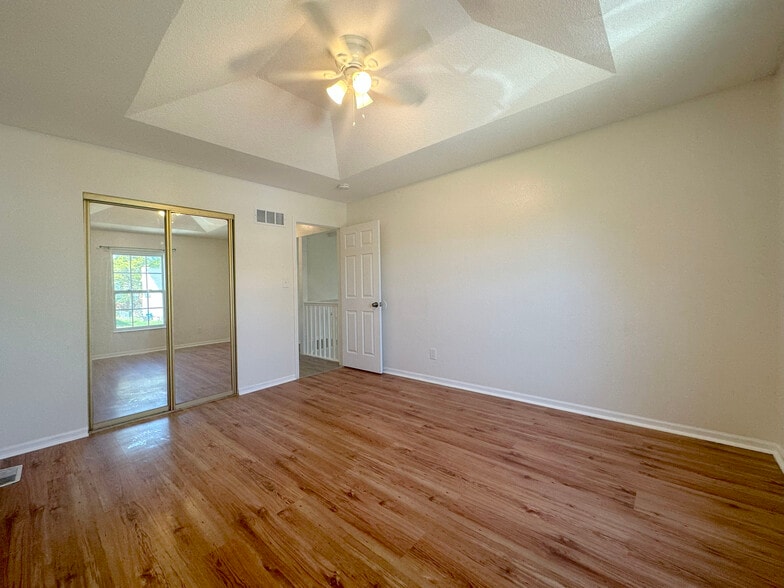 Building Photo - 1417 La Chateau Dr