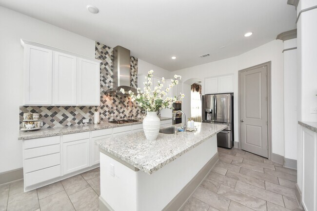 Building Photo - 1911 Sapphire Pines Ln