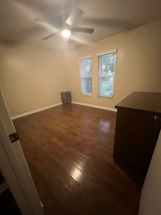 Building Photo - 6959 Aberfeldy Ave N