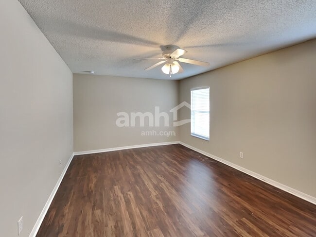 Building Photo - 1913 Southern Oak Loop