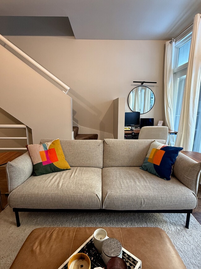 Building Photo - 943 W Huron St