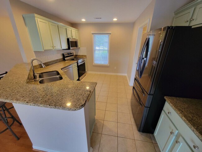 Building Photo - 3 Bed, 2 bath Home Available in Anderson