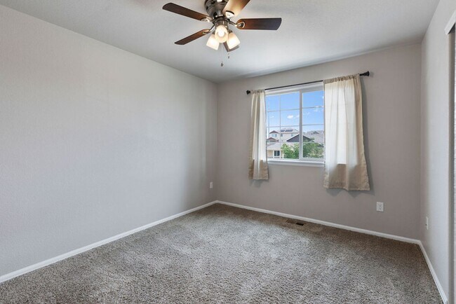 Building Photo - 3 Bedroom 2 1/2 Bath in Loveland